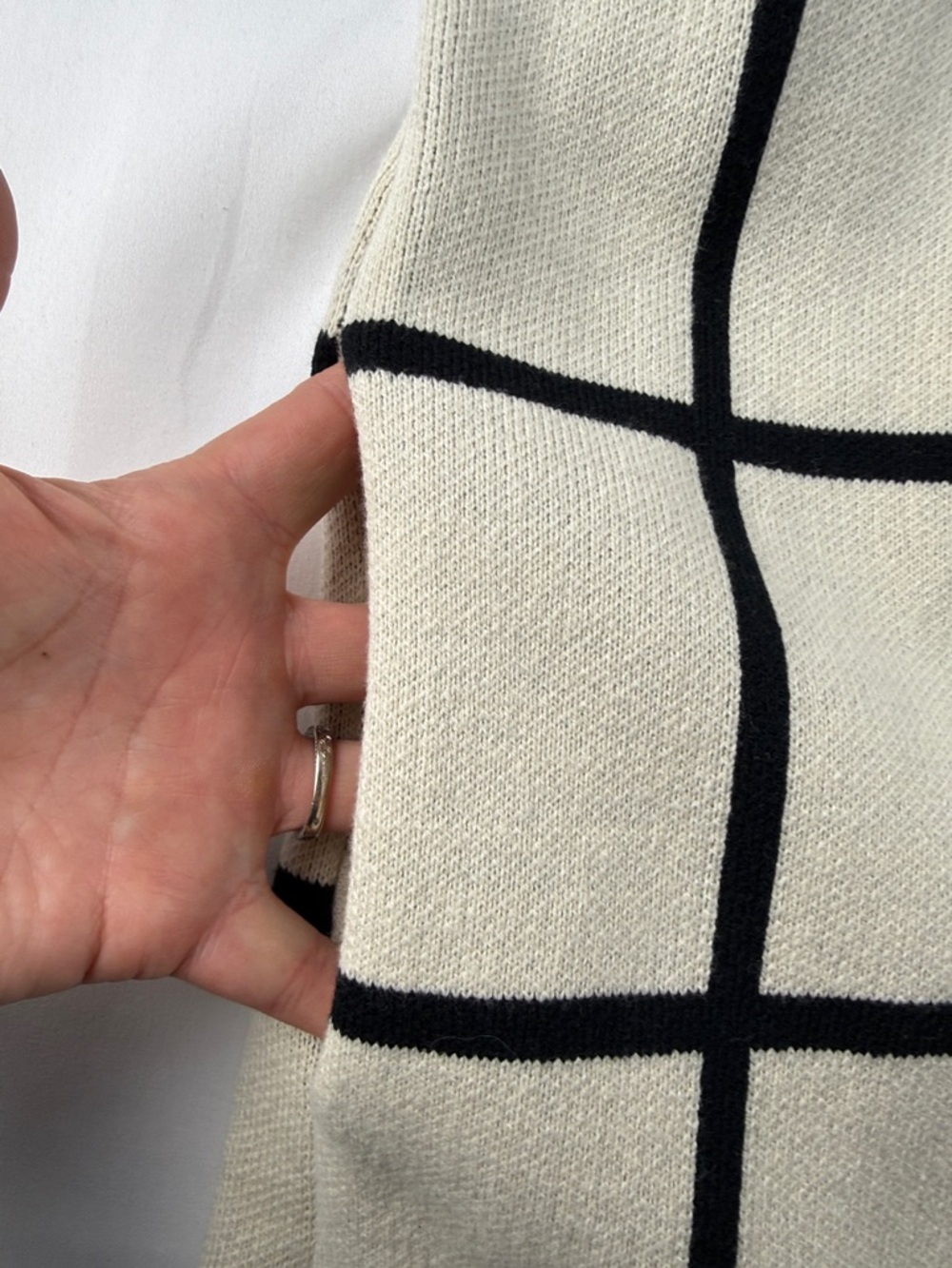 Lane Bryant Cream & Black Striped Heavy Knit Sweater Size 22/24 Like New - Picture 6 of 7